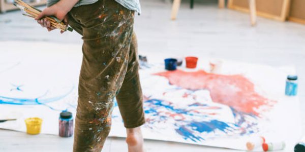 jak zmyć farbę akrylową z ubrania